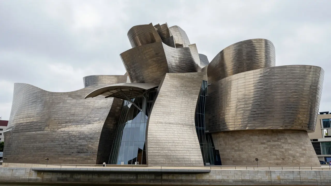 Deconstructivism in Architecture: How Broken Forms Transform Modern Spaces